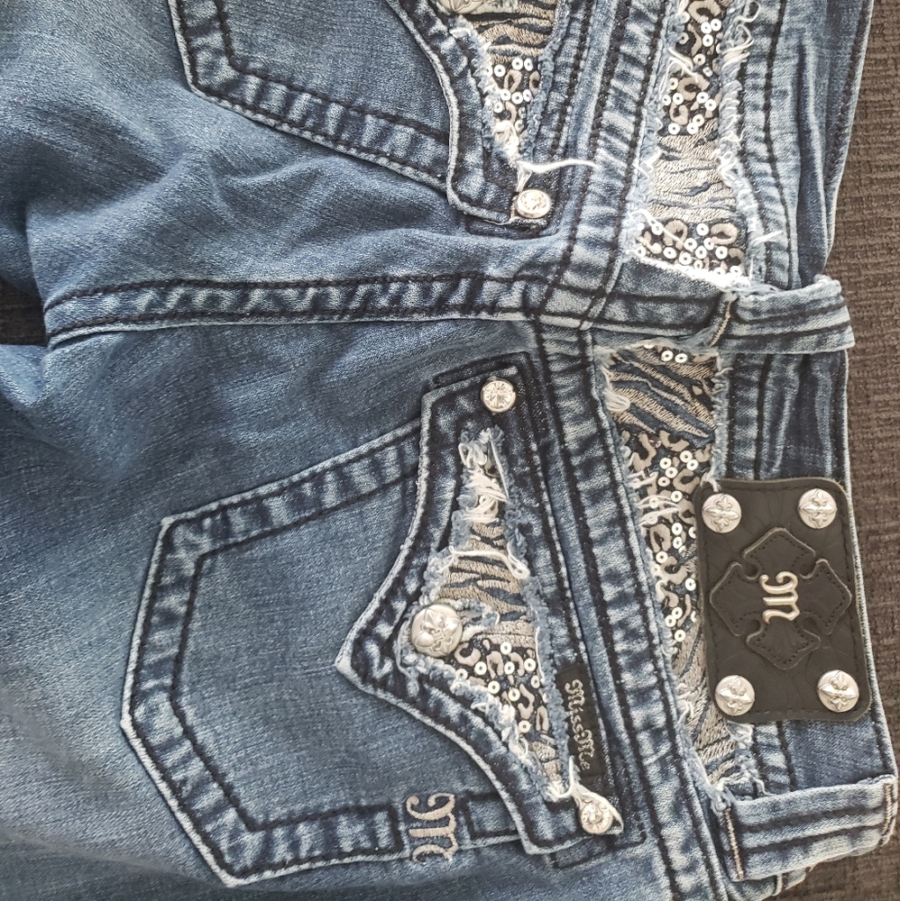 Authentic Miss Me Capri Jeans